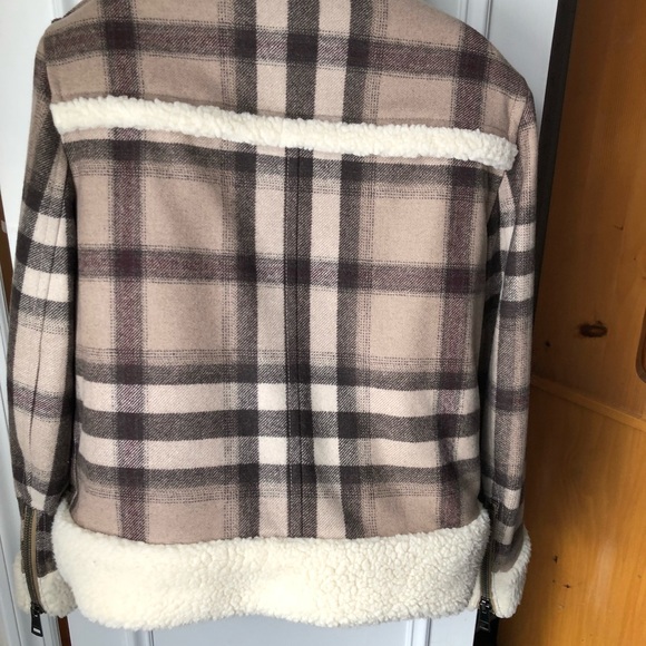 GORGEOUS NWOT  BURBERRY WOOL/SHEARLING TRIM PLAID - Picture 5 of 8